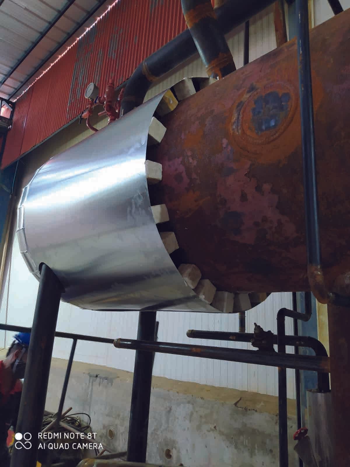 Tampa de vaso de pressão com isolamento térmico em chapa de alumínio
