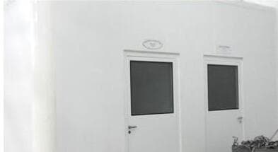 Sala técnica com portas e janelas em painel isotérmico